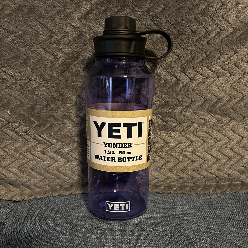 NWT Yeti Yonder 1.5 L / 50 oz Bottle, Cosmic Lilac